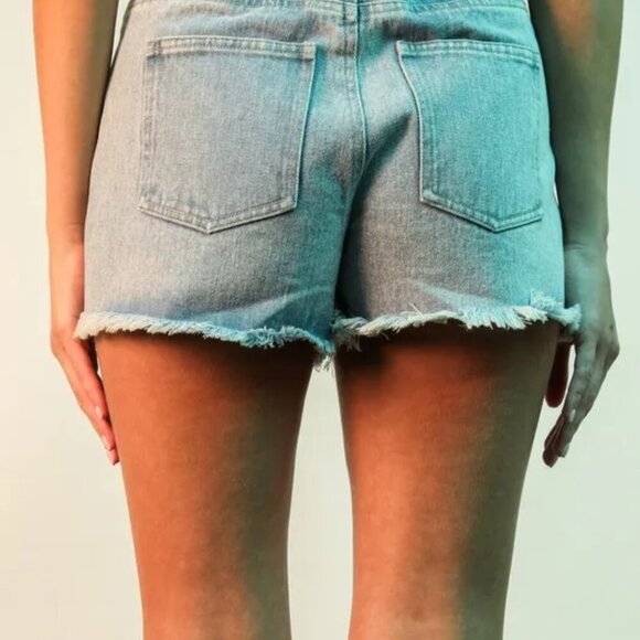 VERY J Raw Hem Pocketed Contrast Washed Denim Shorts - Picture 4 of 7